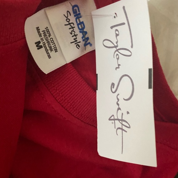 NEW TAYLOR SWIFT RED T-SHIRT - Picture 10 of 11